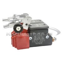 Double master brake cylinder kanssa brake pressure distrib